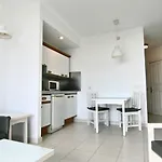 Costa Volcan & מלון דירות 2*